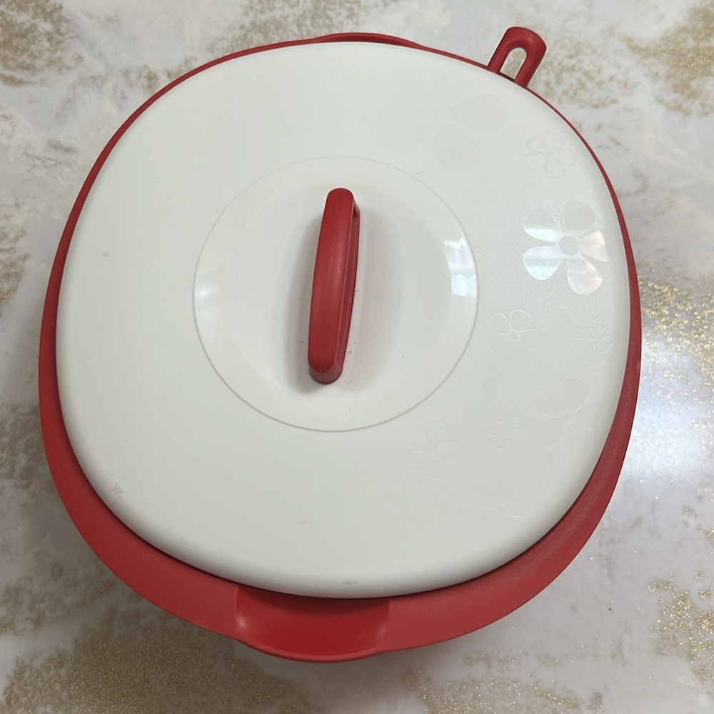 Tupperware Legacy Soup Server Bowl w/ Ladle 7 1/2 Cups - Picture 4 of 8
